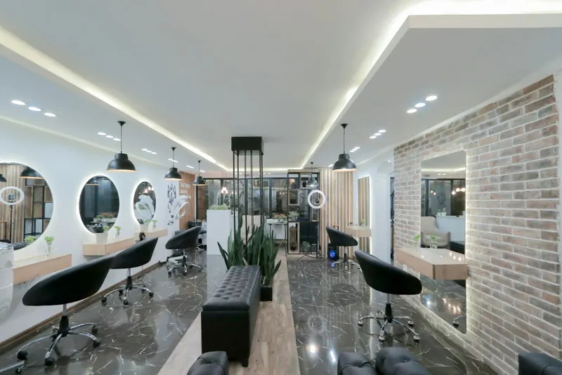 Posturi de lucru în salon